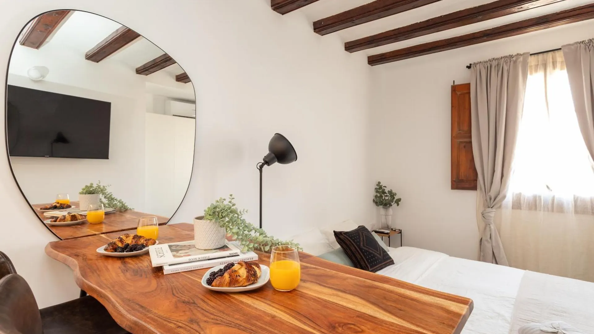 Apartment Fantastic Suites Gothic 00 Barcelona