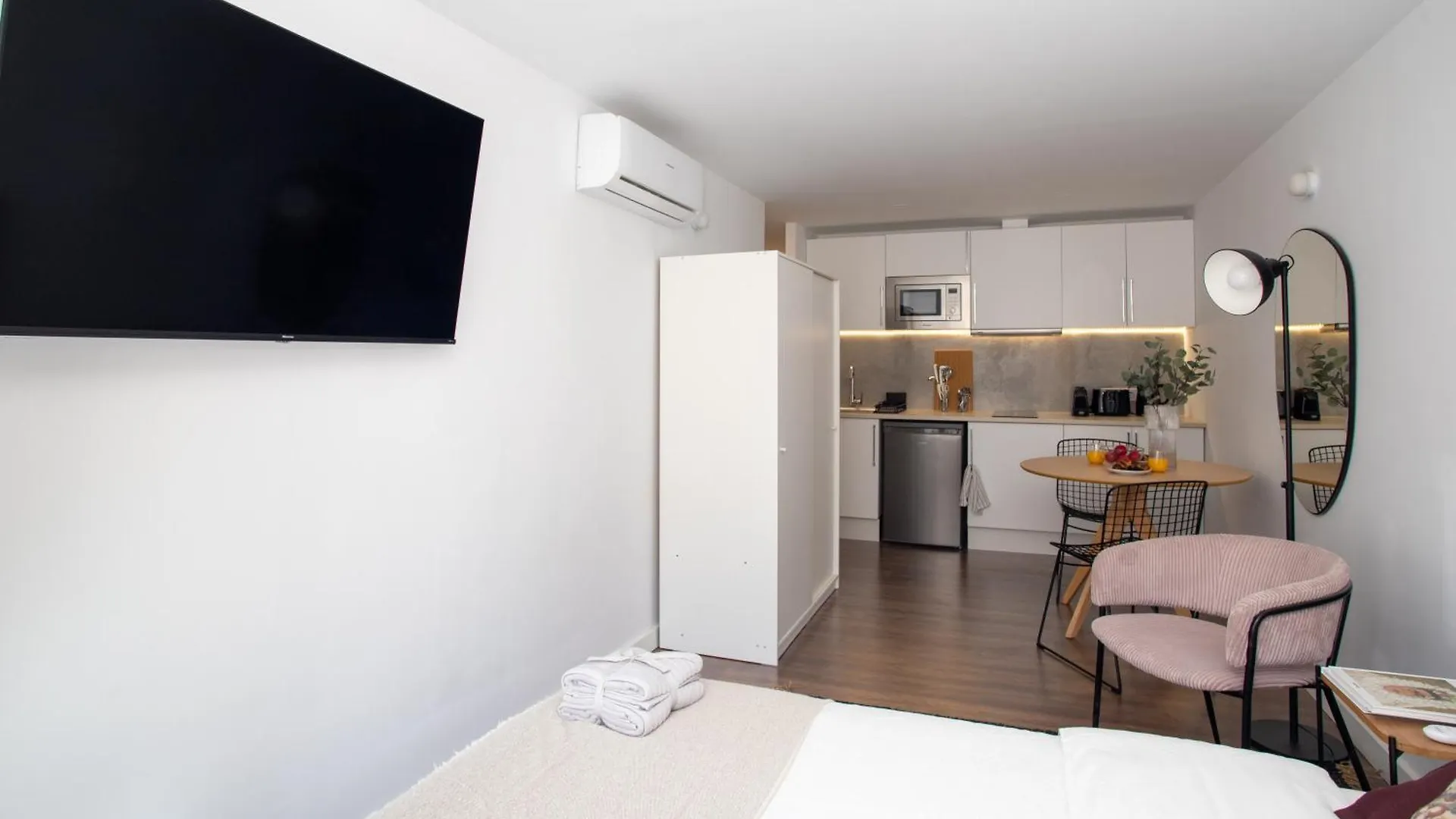 Apartment Fantastic Suites Gothic 00 Barcelona